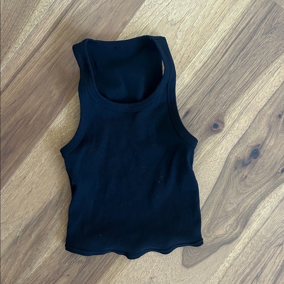 ALO Yoga Women's goddess ribbed to go top - Picture 3 of 5